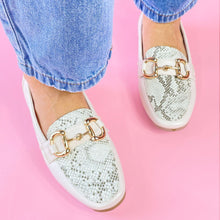 Cargar imagen en el visor de la galería, Fernanda Castaña Sneake