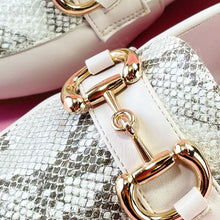 Cargar imagen en el visor de la galería, Fernanda Castaña Sneake