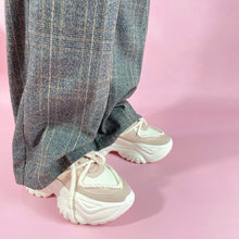 Cargar imagen en el visor de la galería, Scarlet Cam Shell ice