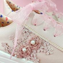 Cargar imagen en el visor de la galería, NOV-ENCAJE-CAR-PEONIA