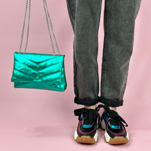 Cargar imagen en el visor de la galería, Bolso Gullieta Verde metálica