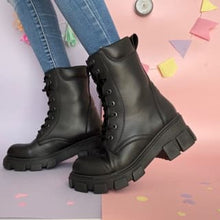 Cargar imagen en el visor de la galería, Lola Urb Cabra Negra