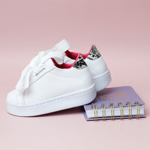 Cargar imagen en el visor de la galería, Mini Mercedes Blanco Vibora Core